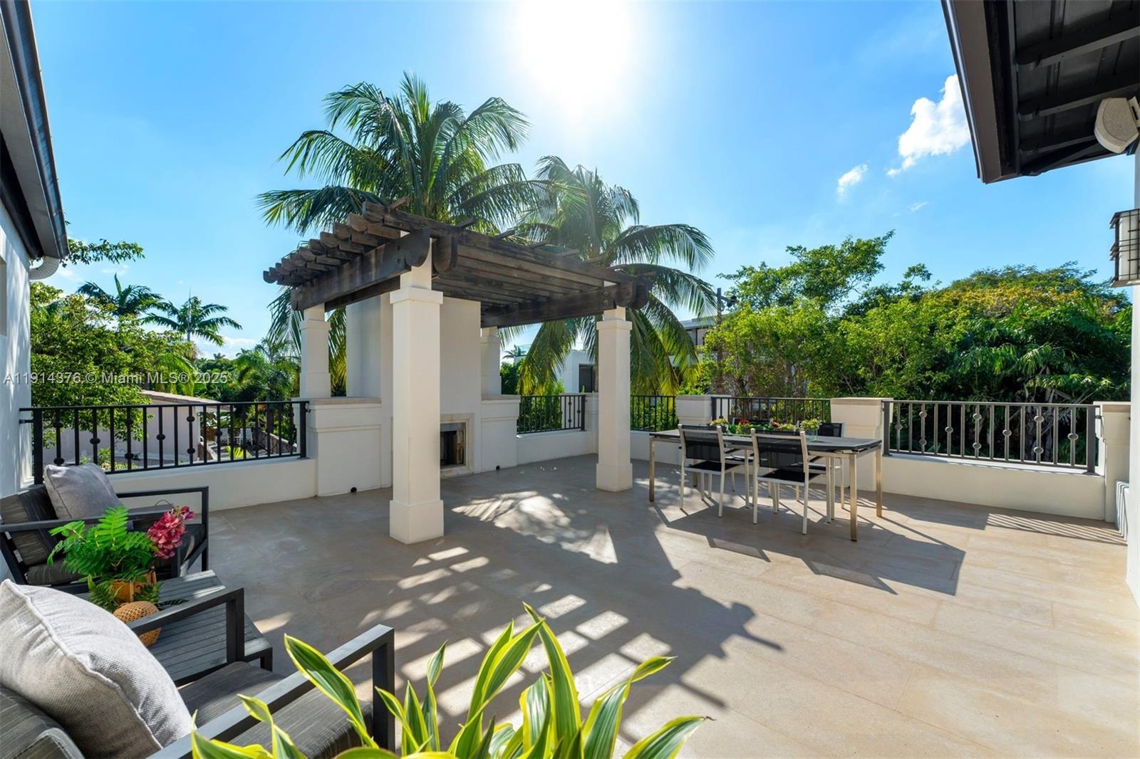 320 Atlantic Rd Key Biscayne, FL 33149