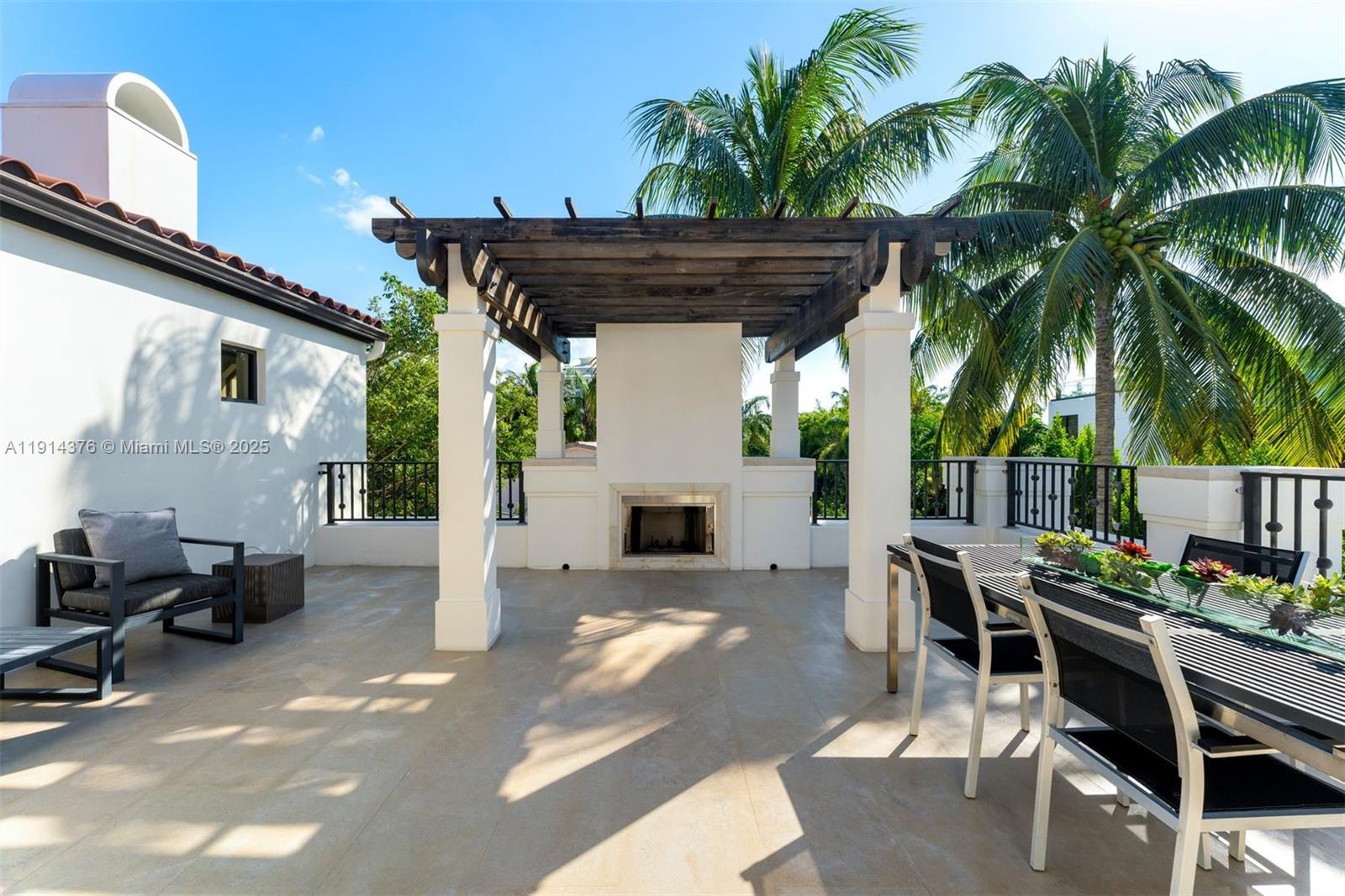 320 Atlantic Rd Key Biscayne, FL 33149