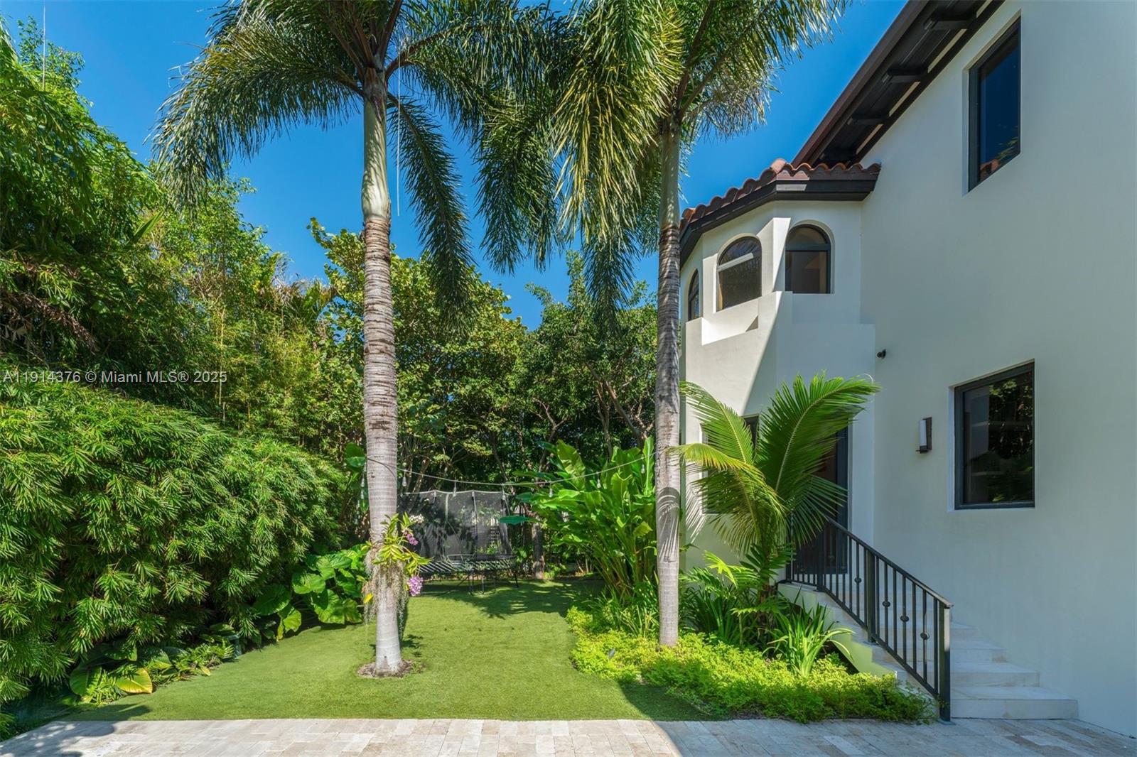 320 Atlantic Rd Key Biscayne, FL 33149