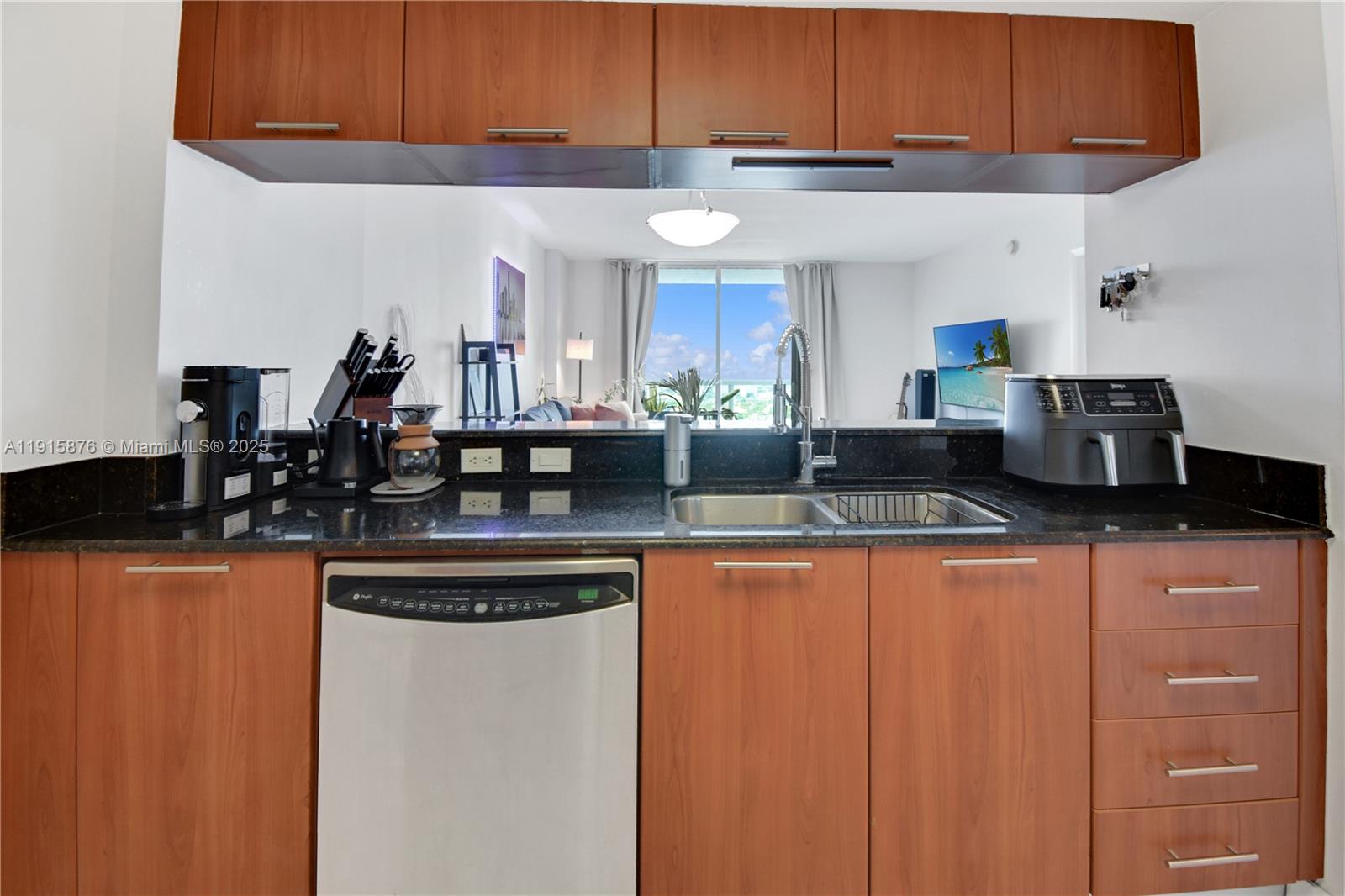 image 1800 Club Condo10