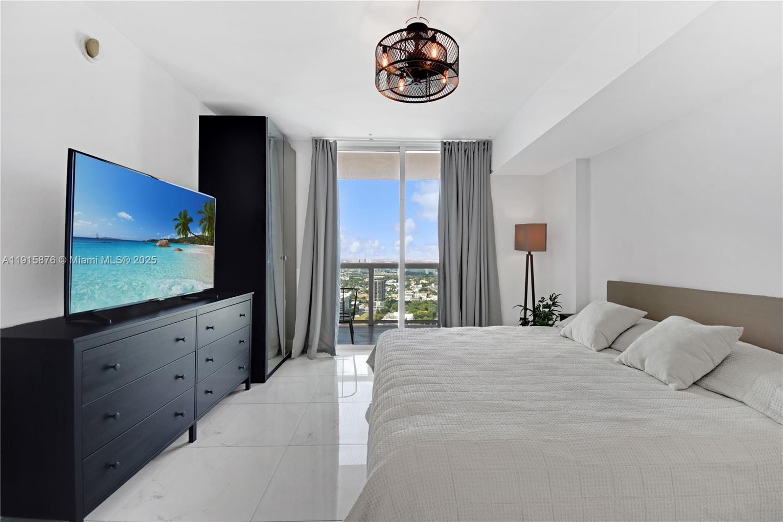 image 1800 Club Condo11