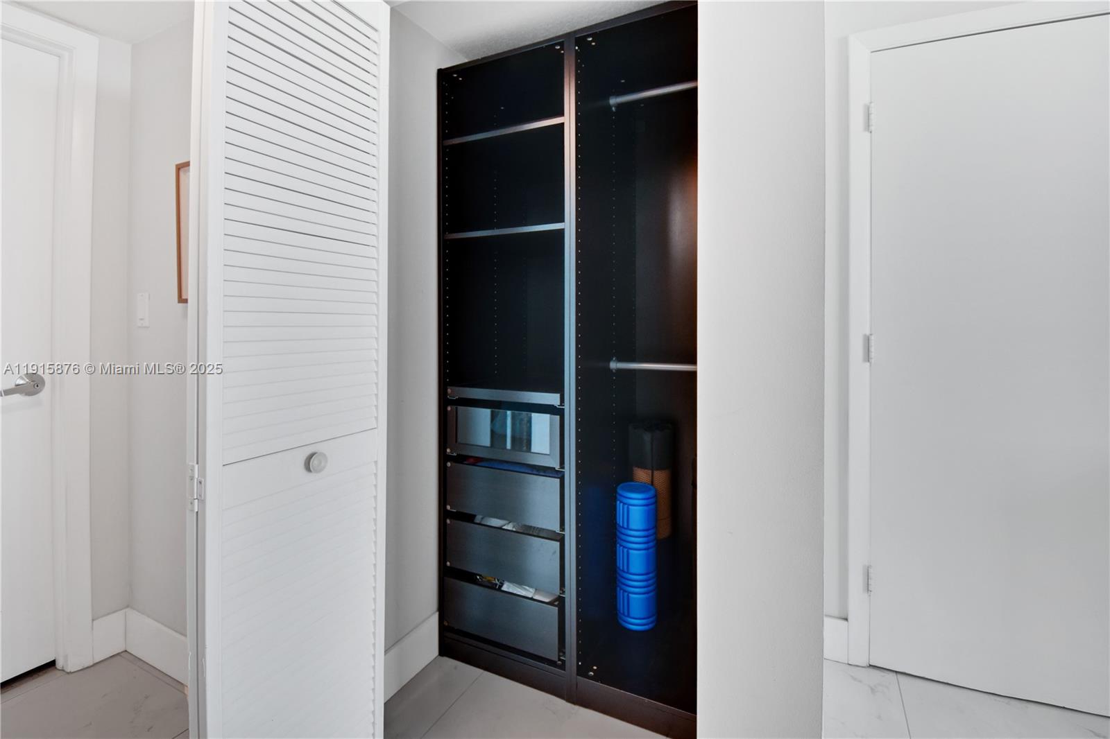 image 1800 Club Condo15