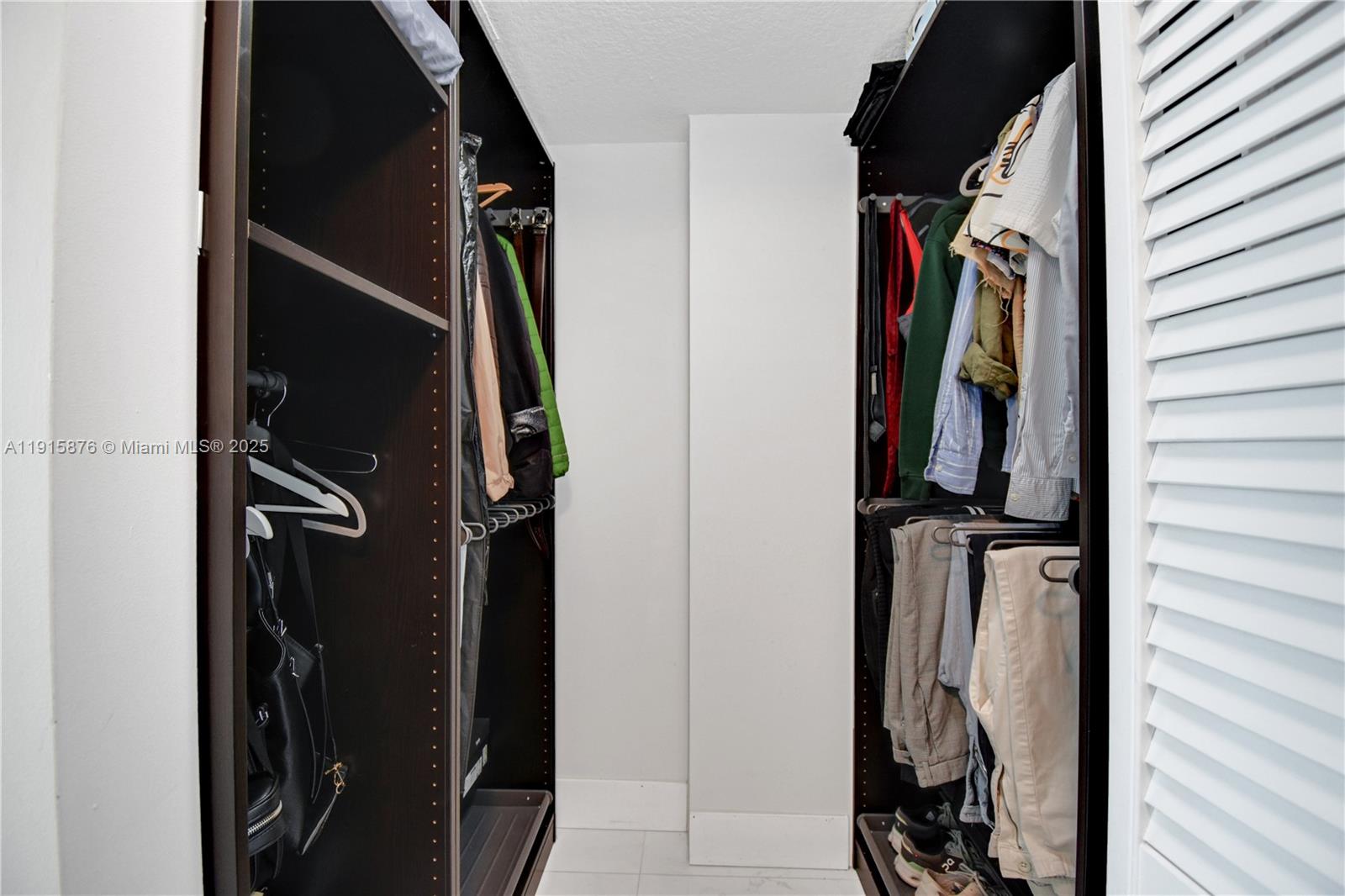 image 1800 Club Condo16