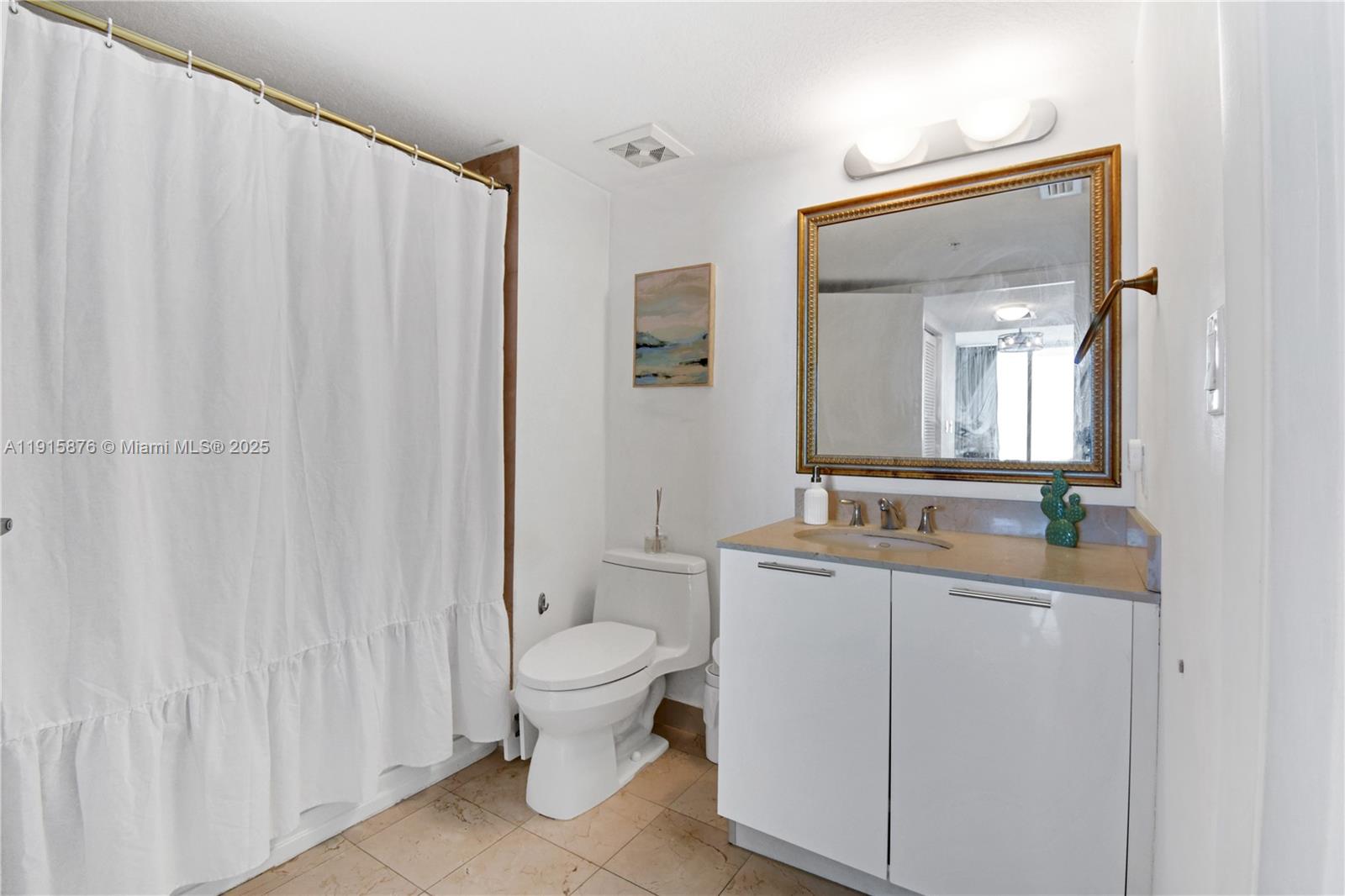 image 1800 Club Condo17