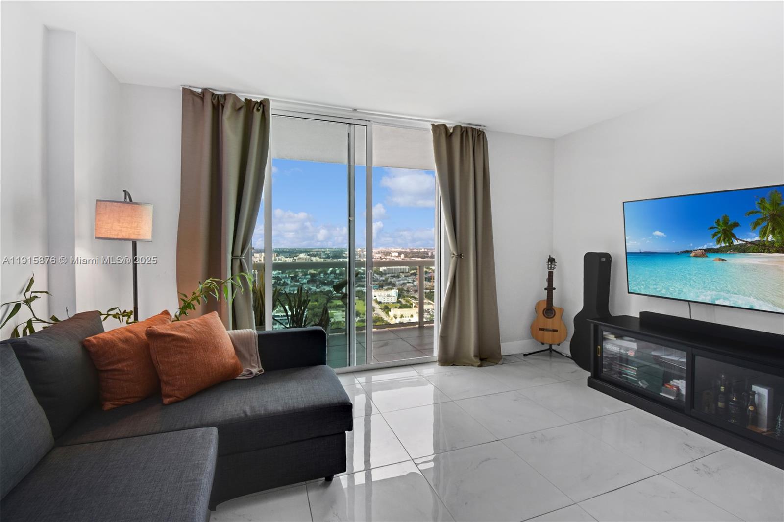 image 1800 Club Condo1