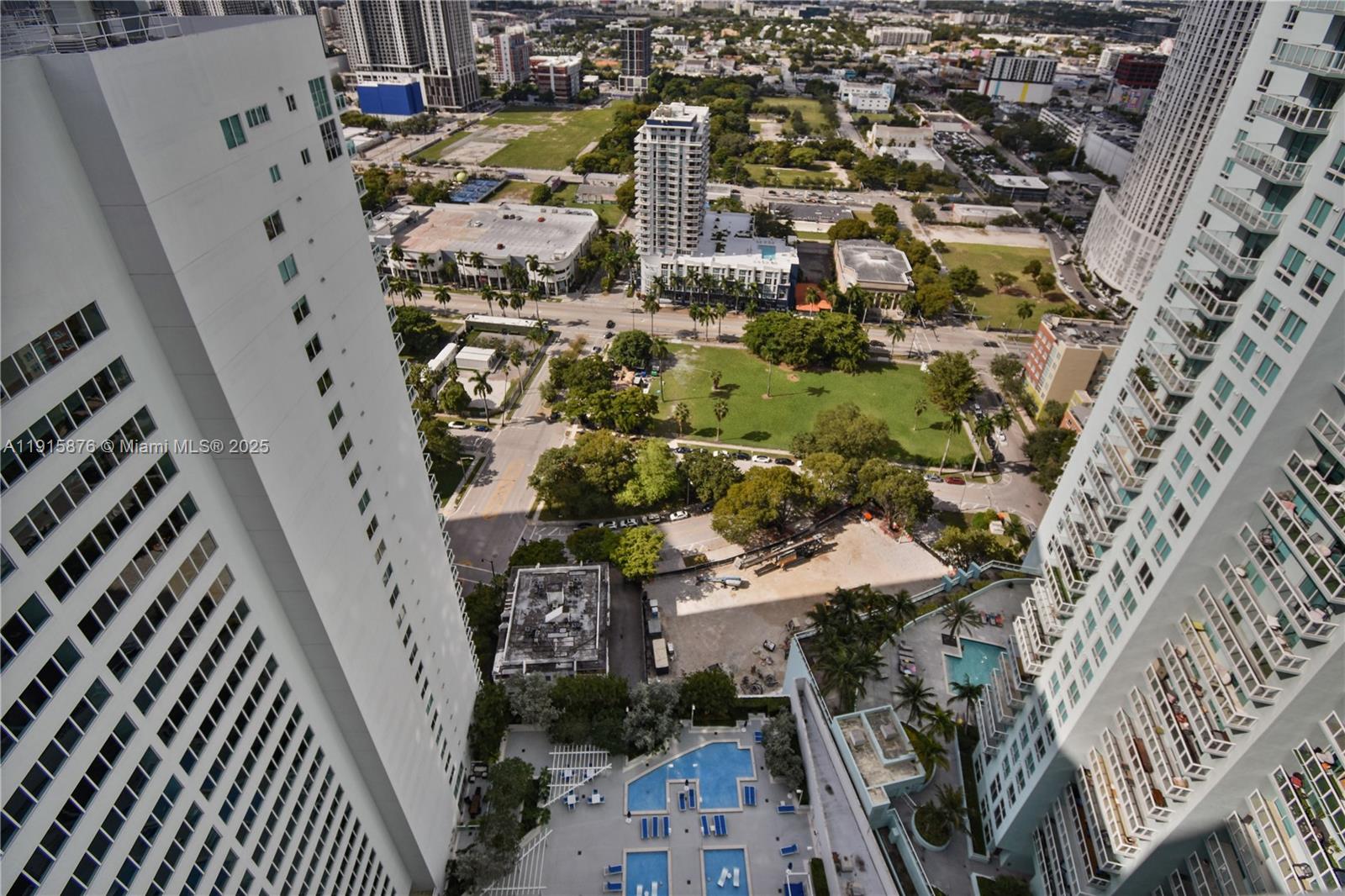 image 1800 Club Condo20