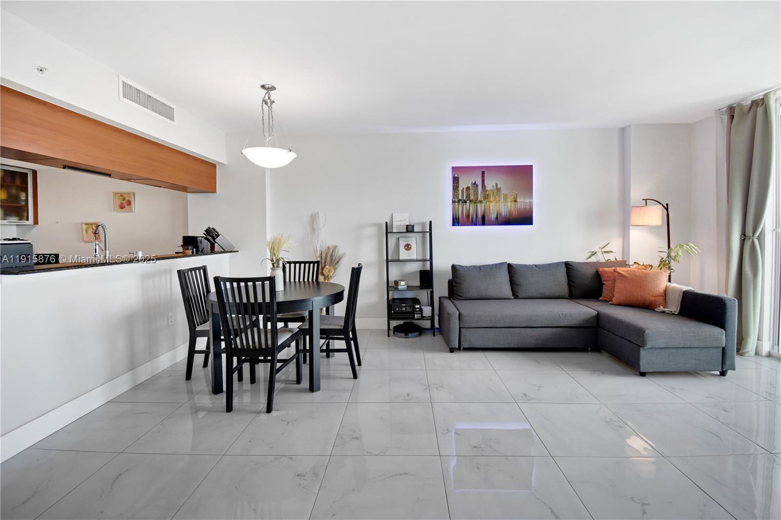 image 1800 Club Condo2