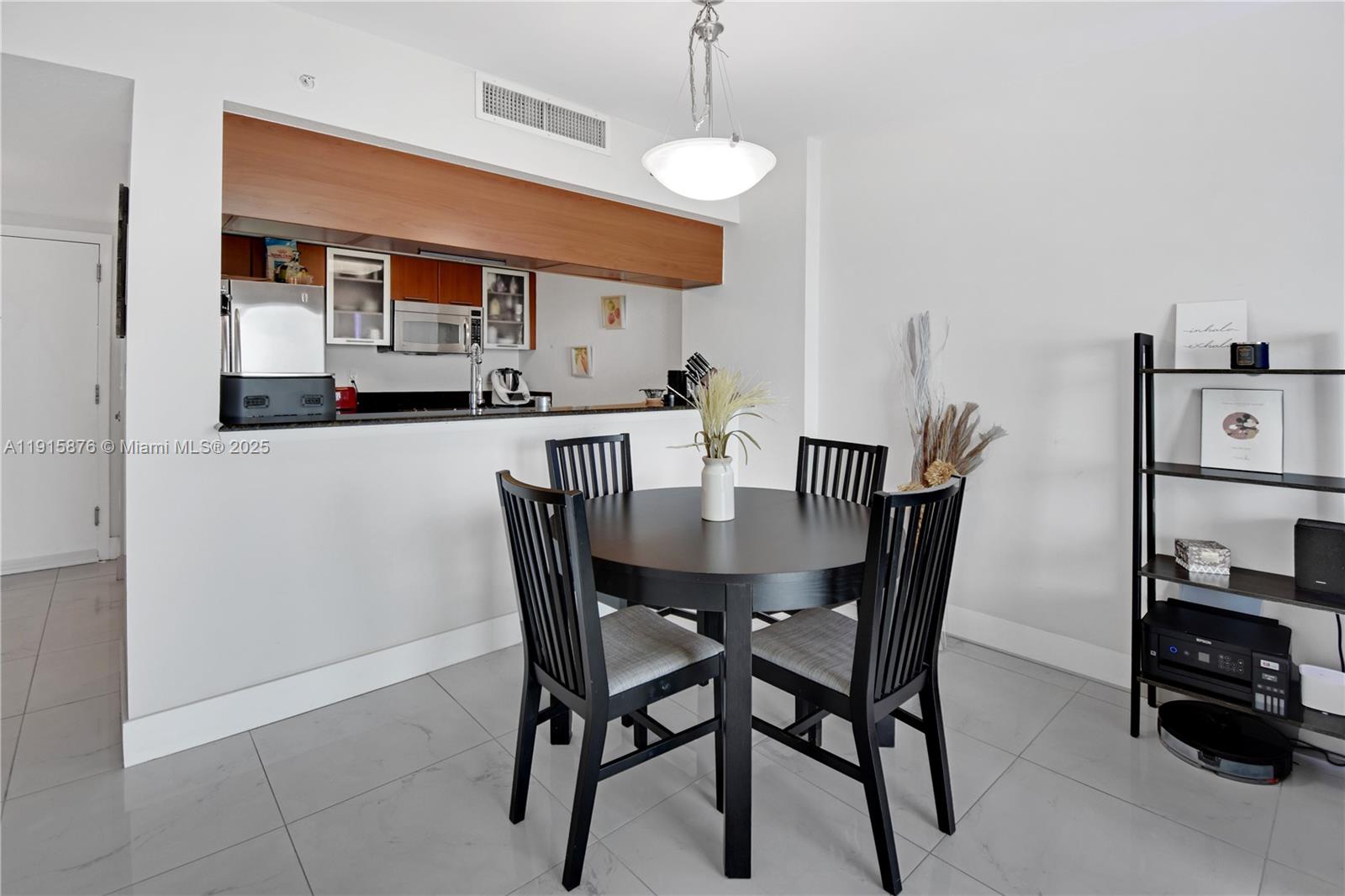 image 1800 Club Condo5