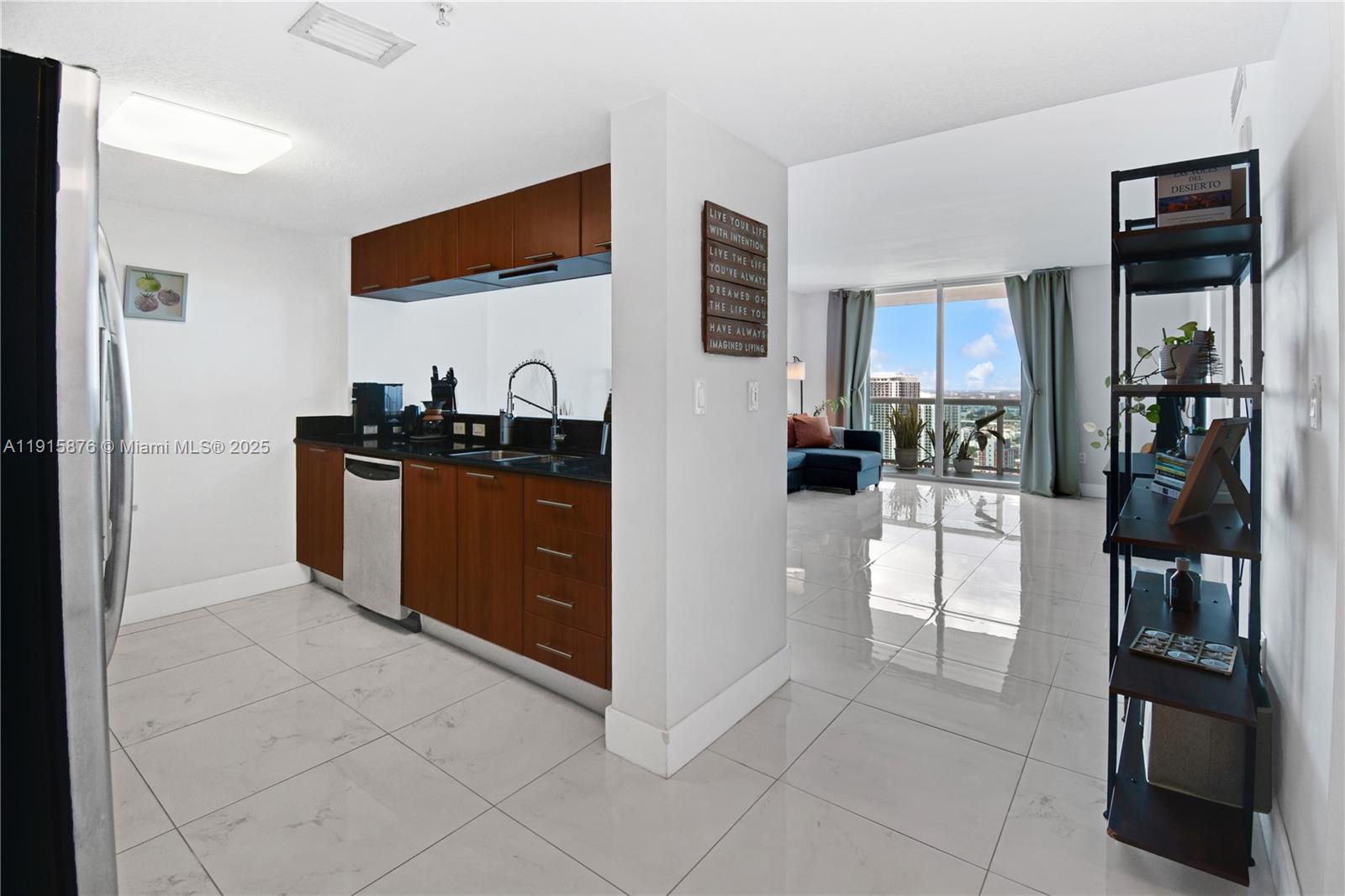 image 1800 Club Condo6