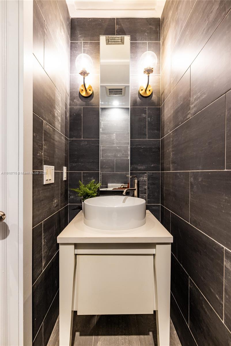 811 NE 71st St Miami, FL 33138