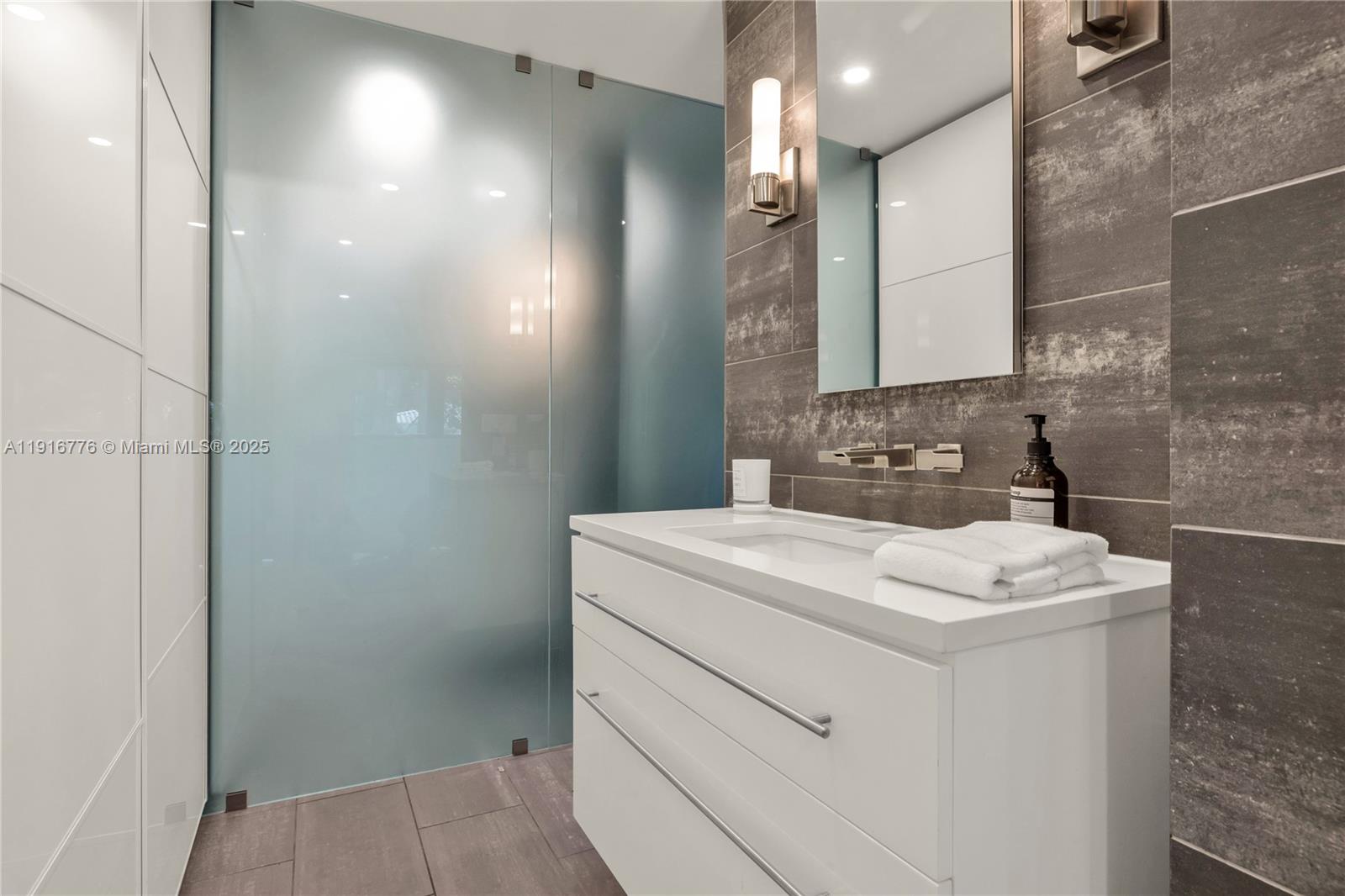 811 NE 71st St Miami, FL 33138