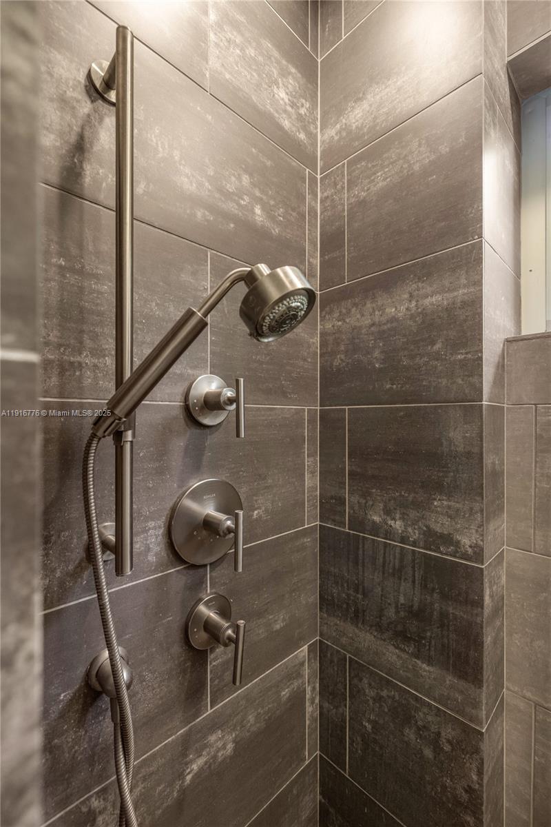 811 NE 71st St Miami, FL 33138