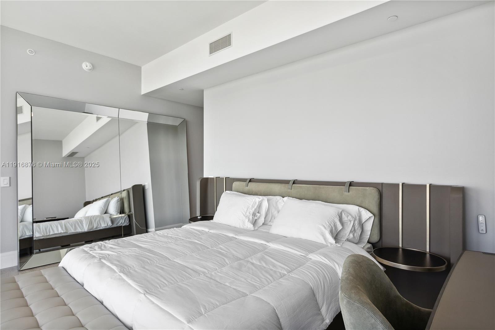 18975 Collins Ave #1905 Sunny Isles Beach, FL 33160