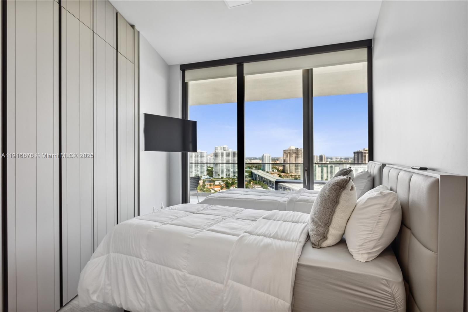 18975 Collins Ave #1905 Sunny Isles Beach, FL 33160