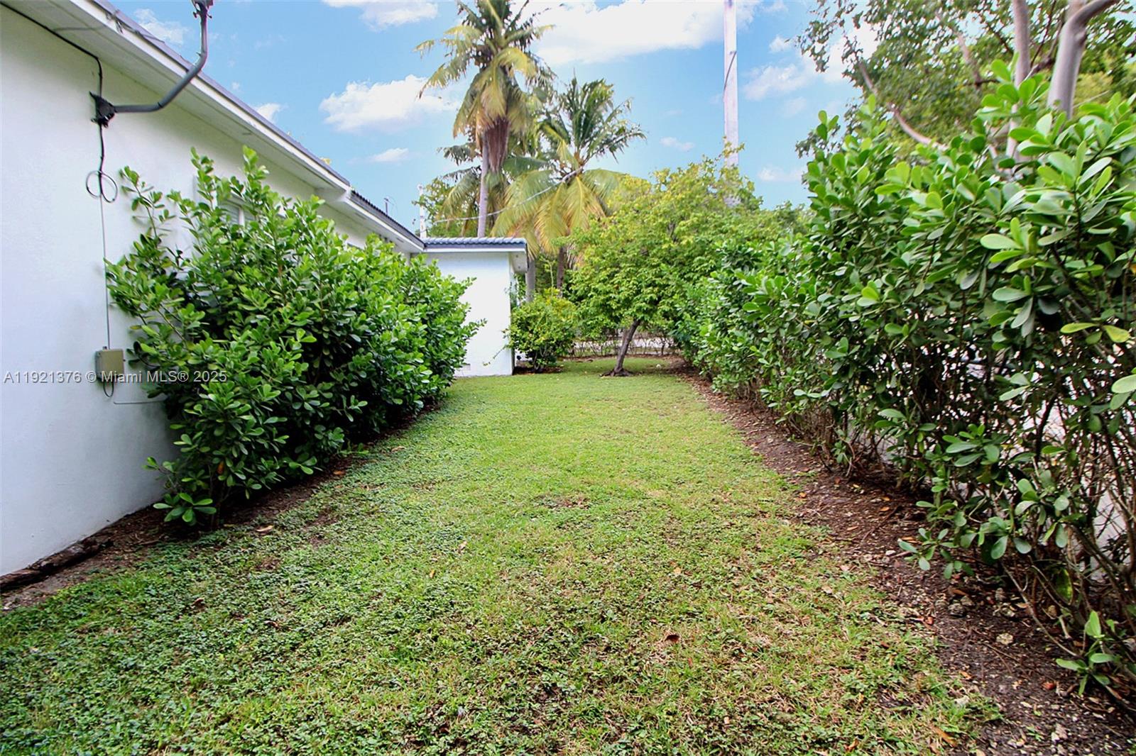 100 SW 30th Rd Miami, FL 33129