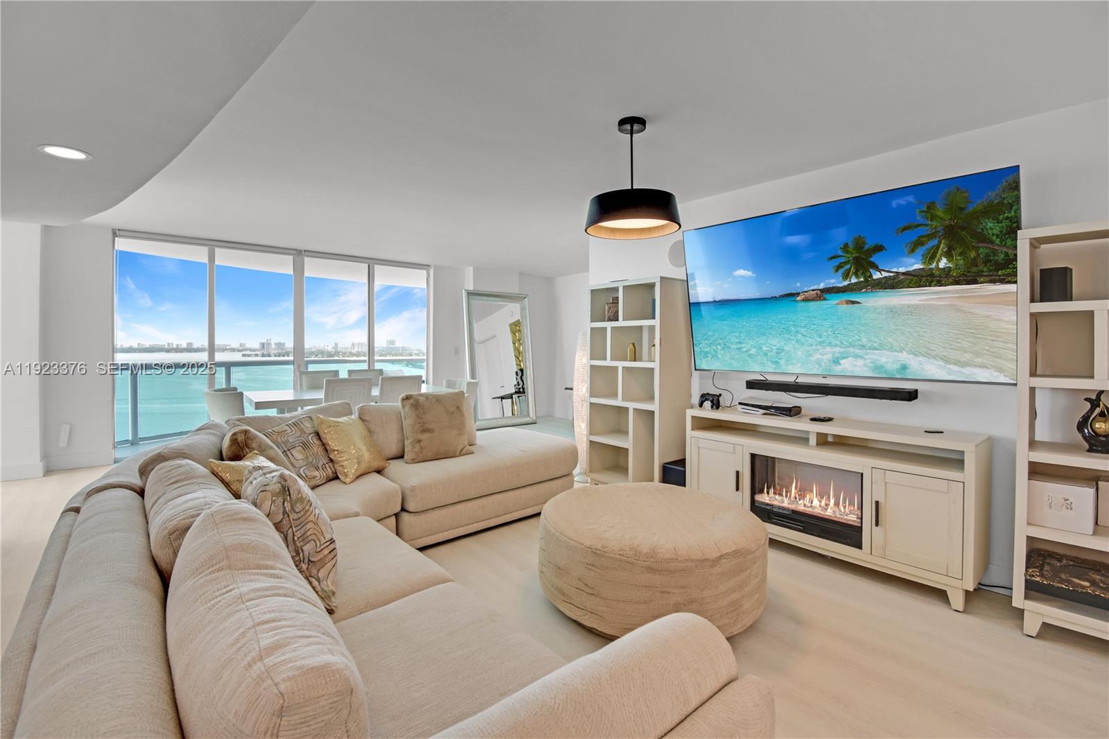 1800 N Bayshore Dr #2201