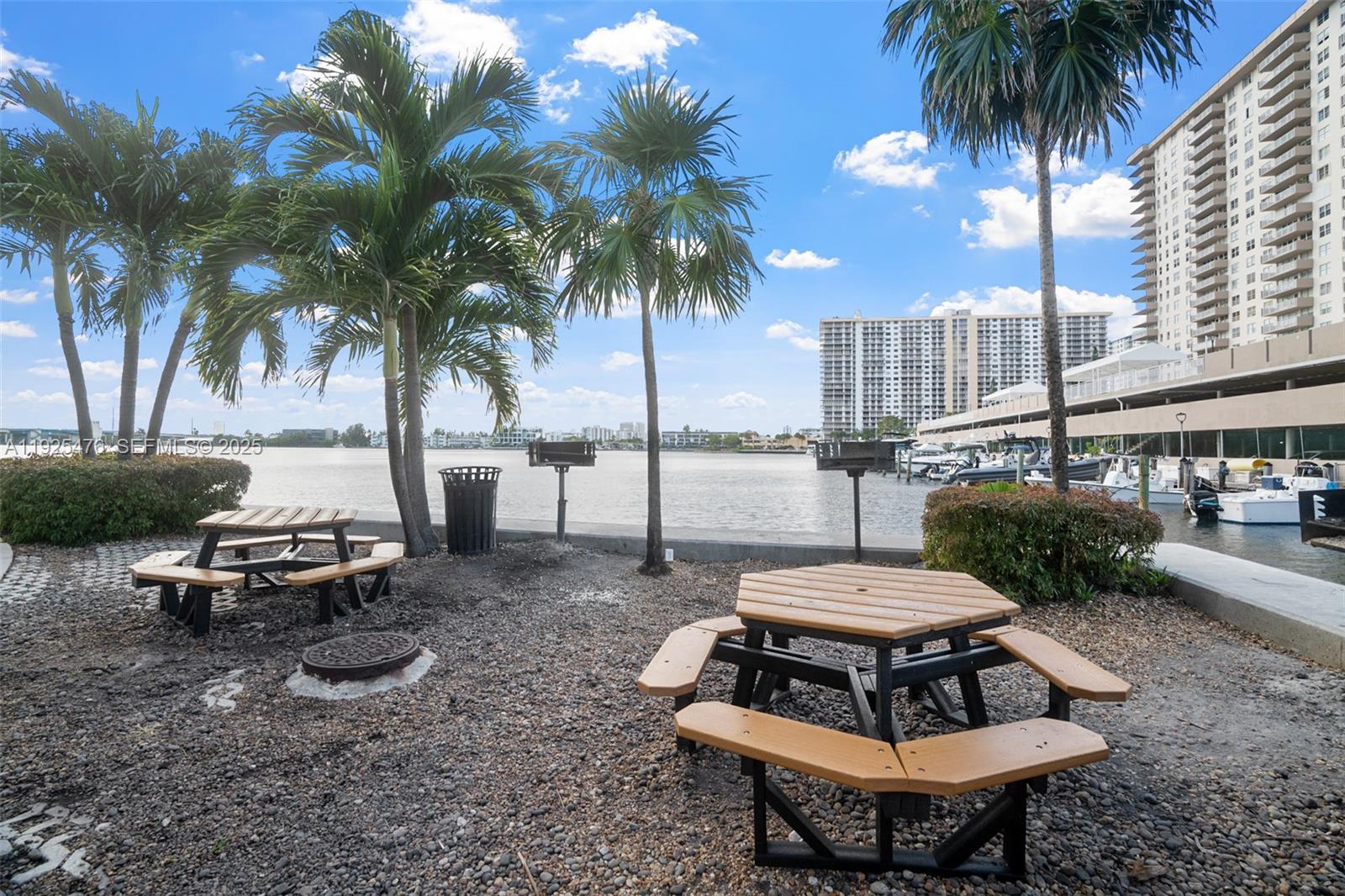 image Porto Bellagio Condo35