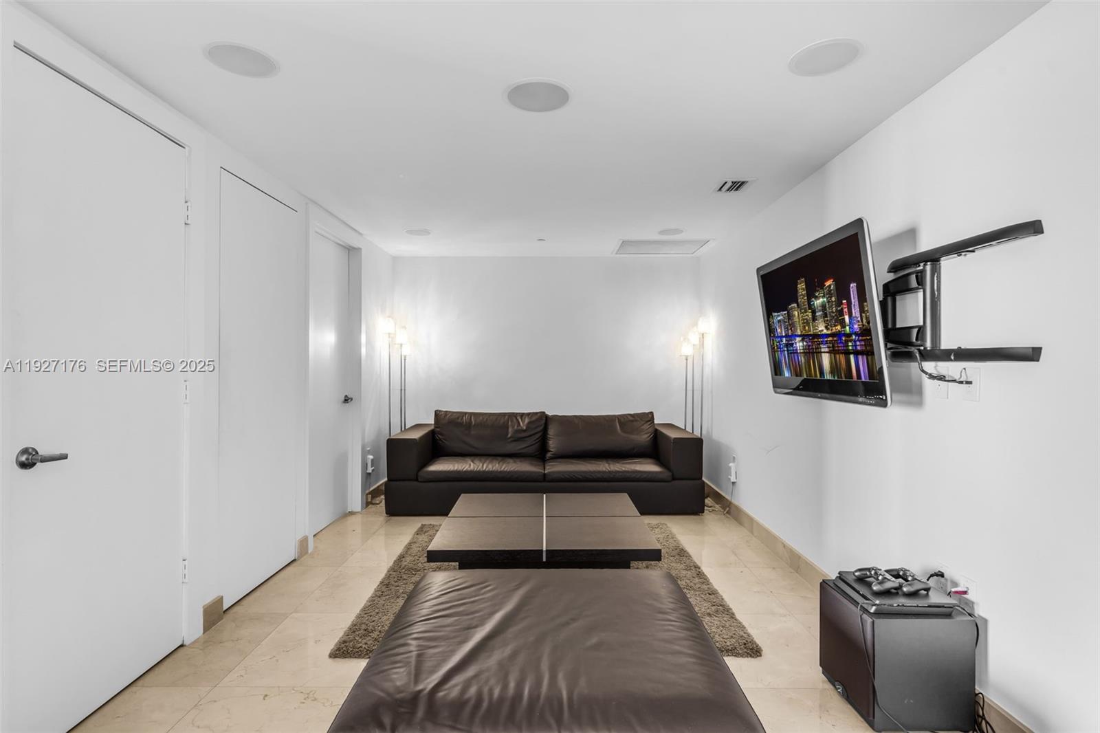 image Icon Brickell Tower 210