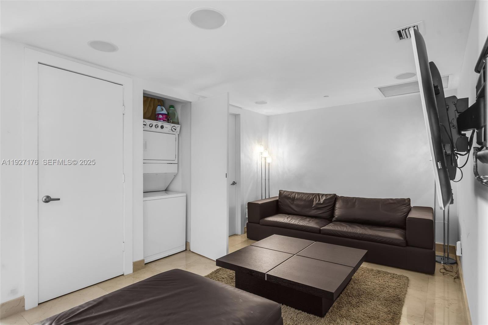 image Icon Brickell Tower 211