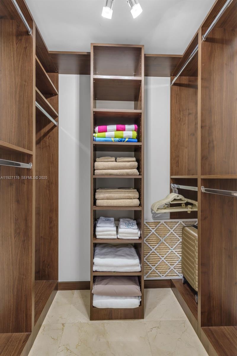 image Icon Brickell Tower 216