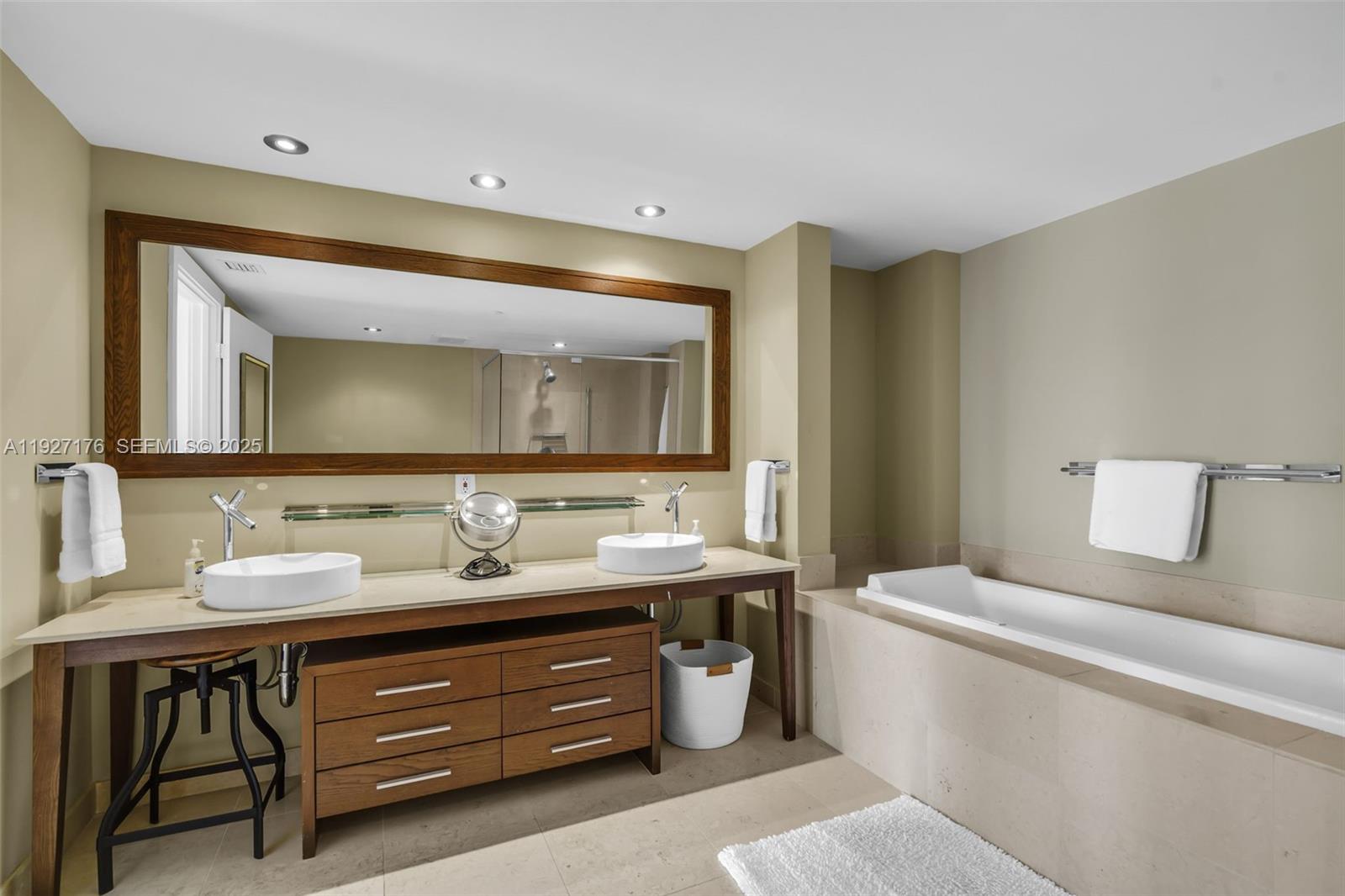 image Icon Brickell Tower 218