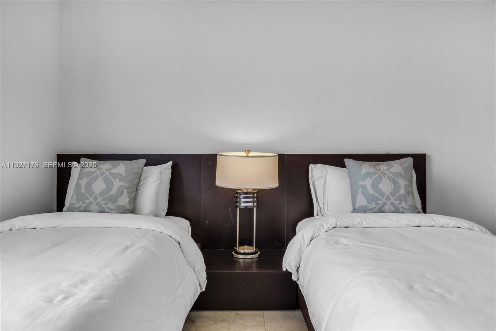 image Icon Brickell Tower 221