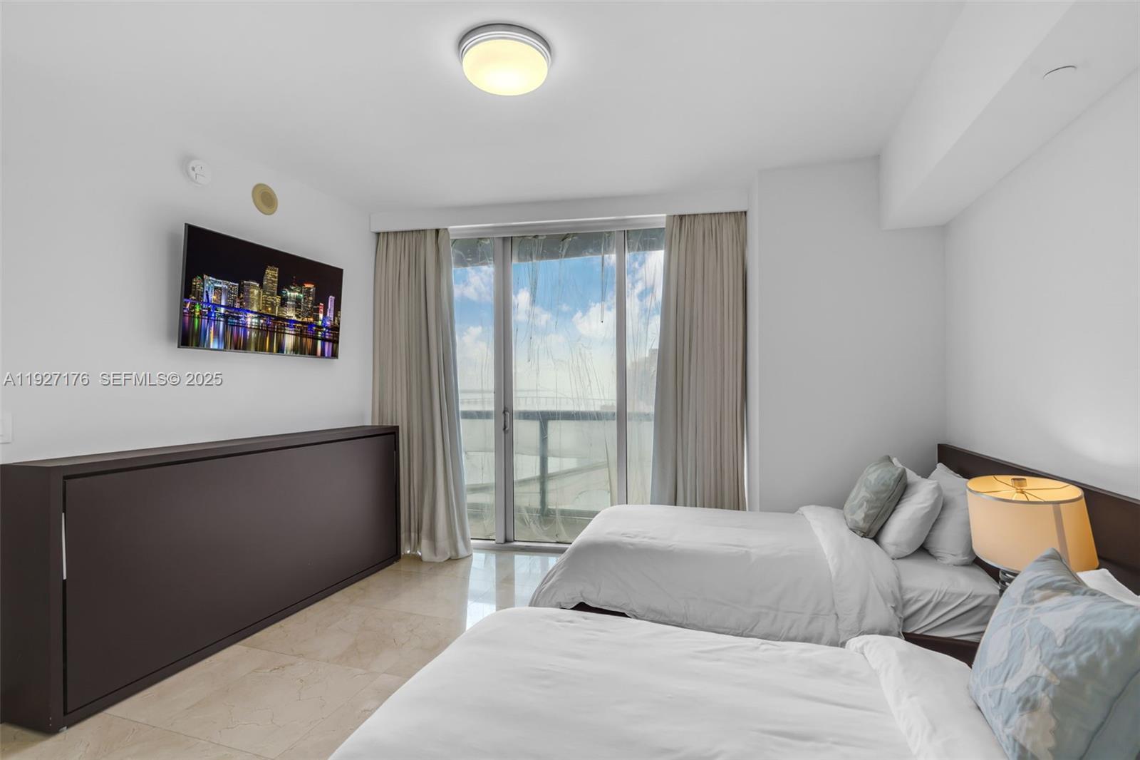 image Icon Brickell Tower 222