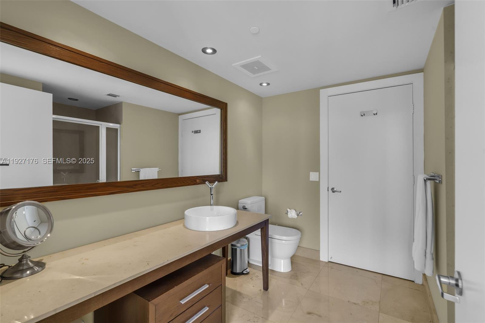 image Icon Brickell Tower 225