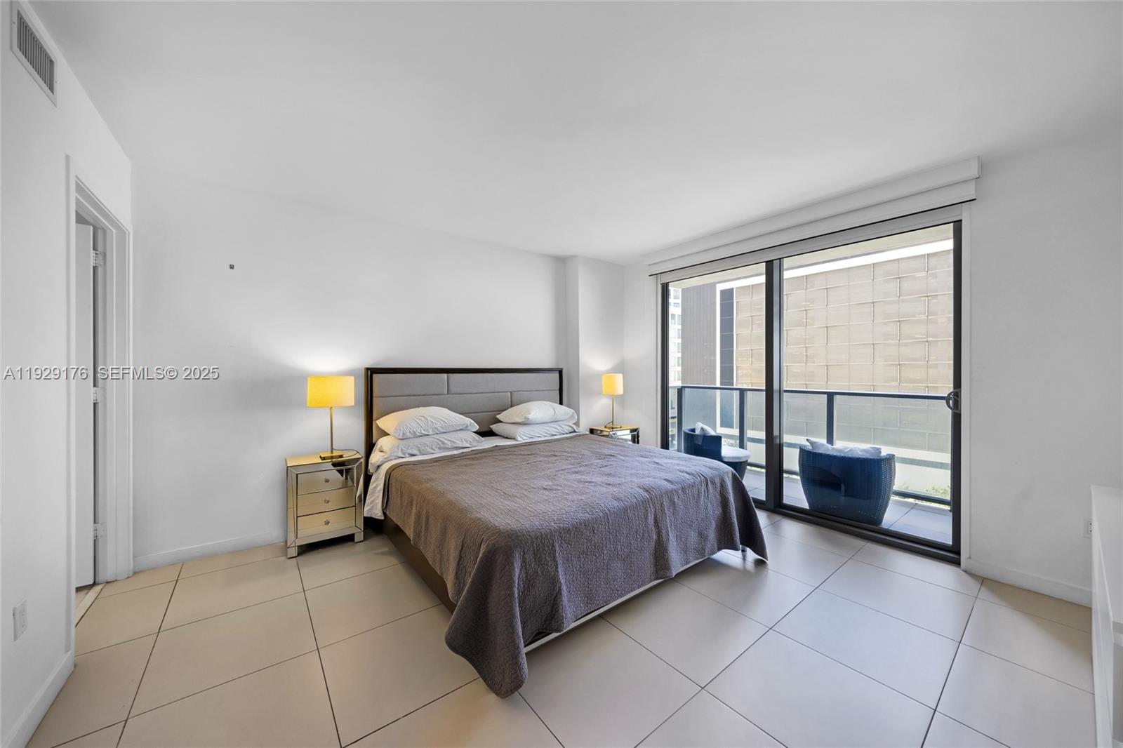 31 SE 6th St #907 Miami, FL 33131