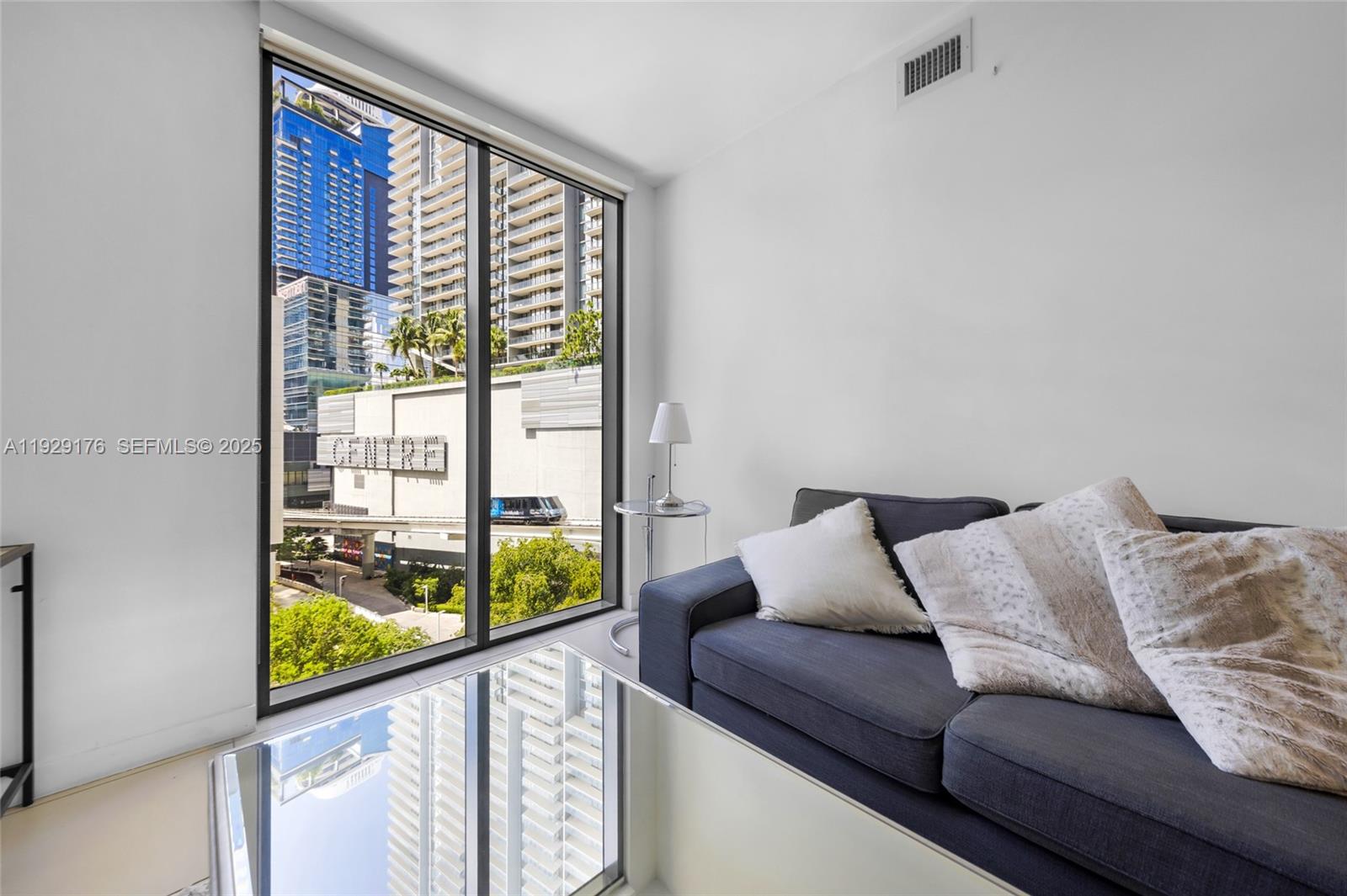 31 SE 6th St #907 Miami, FL 33131