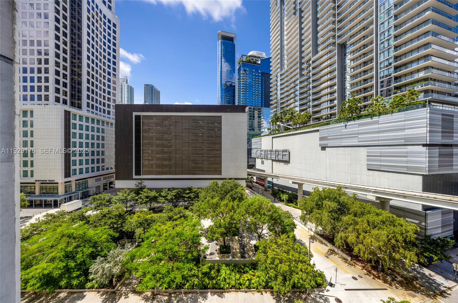 31 SE 6th St #907 Miami, FL 33131