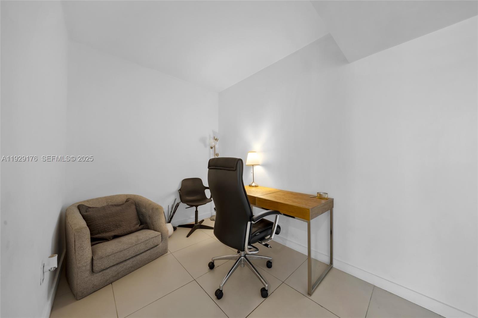 31 SE 6th St #907 Miami, FL 33131