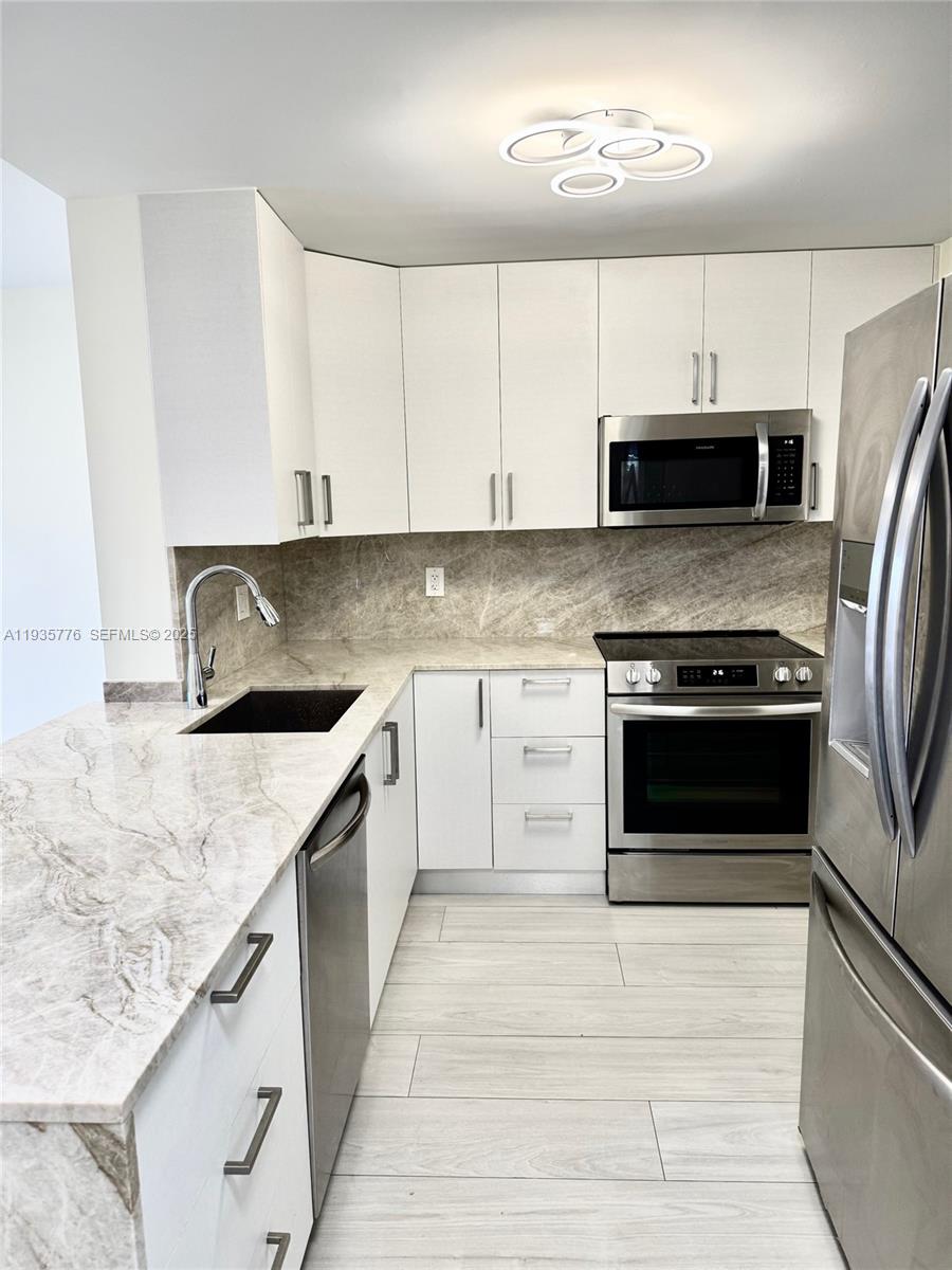 401 Golden Isles Dr #701