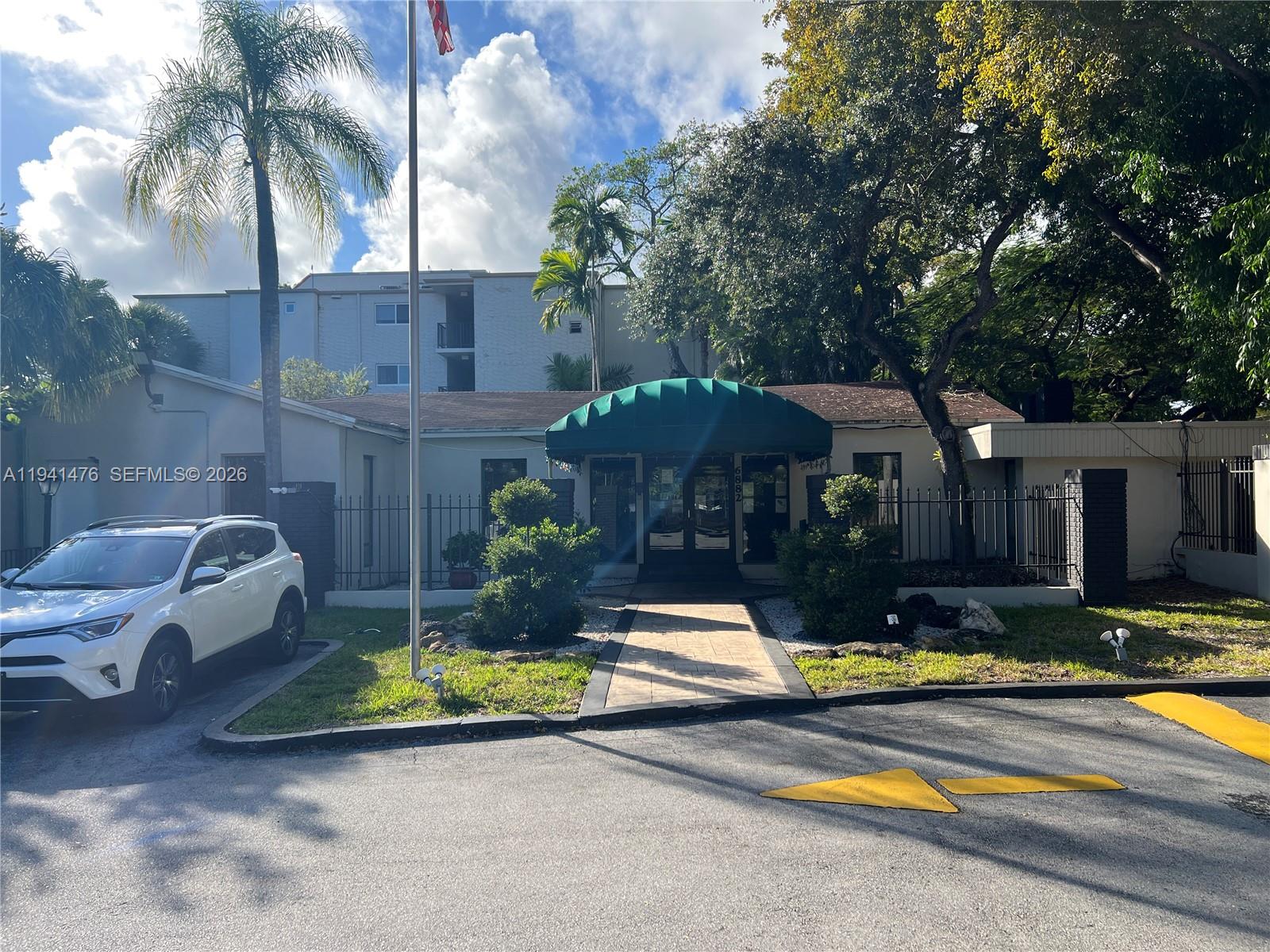 6900 N Kendall Dr #A309 Pinecrest, FL 33156