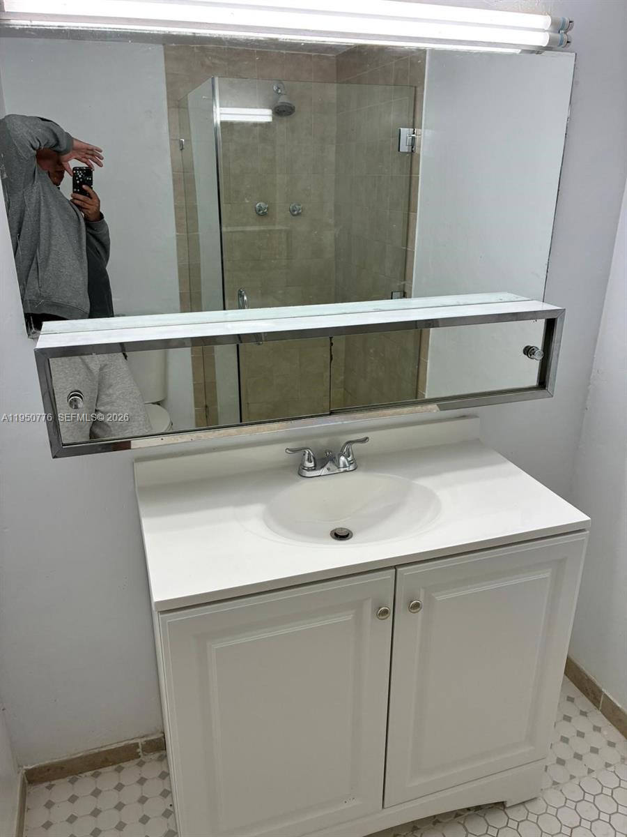 1450 NE 191st St #205 Miami, FL 33179