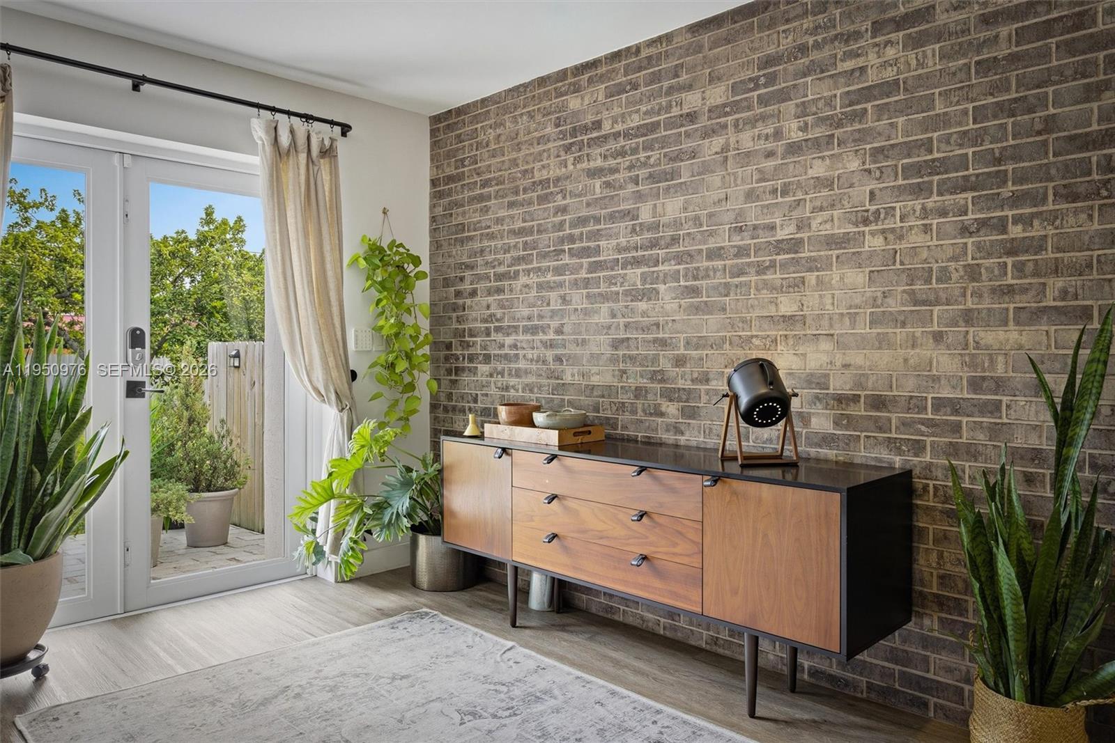 565 South Dr Miami Springs, FL 33166