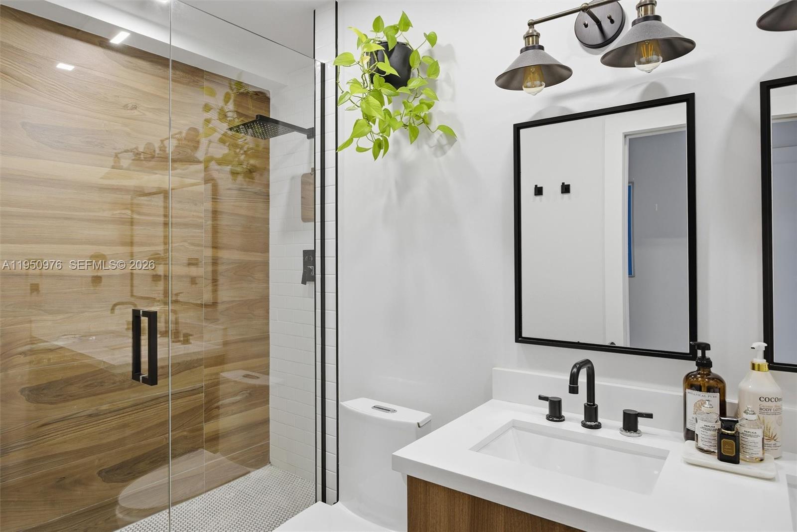 565 South Dr Miami Springs, FL 33166