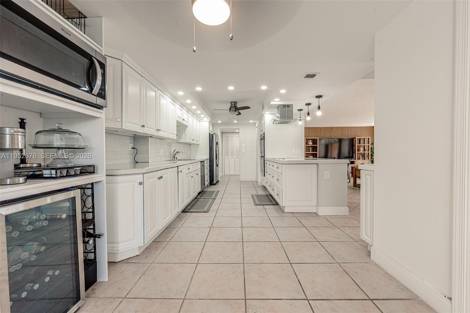 1800 NE 114th St #909 Miami, FL 33181