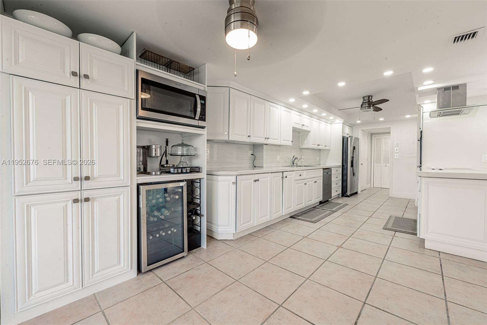 1800 NE 114th St #909 Miami, FL 33181