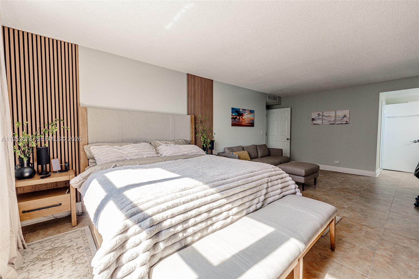 1800 NE 114th St #909 Miami, FL 33181