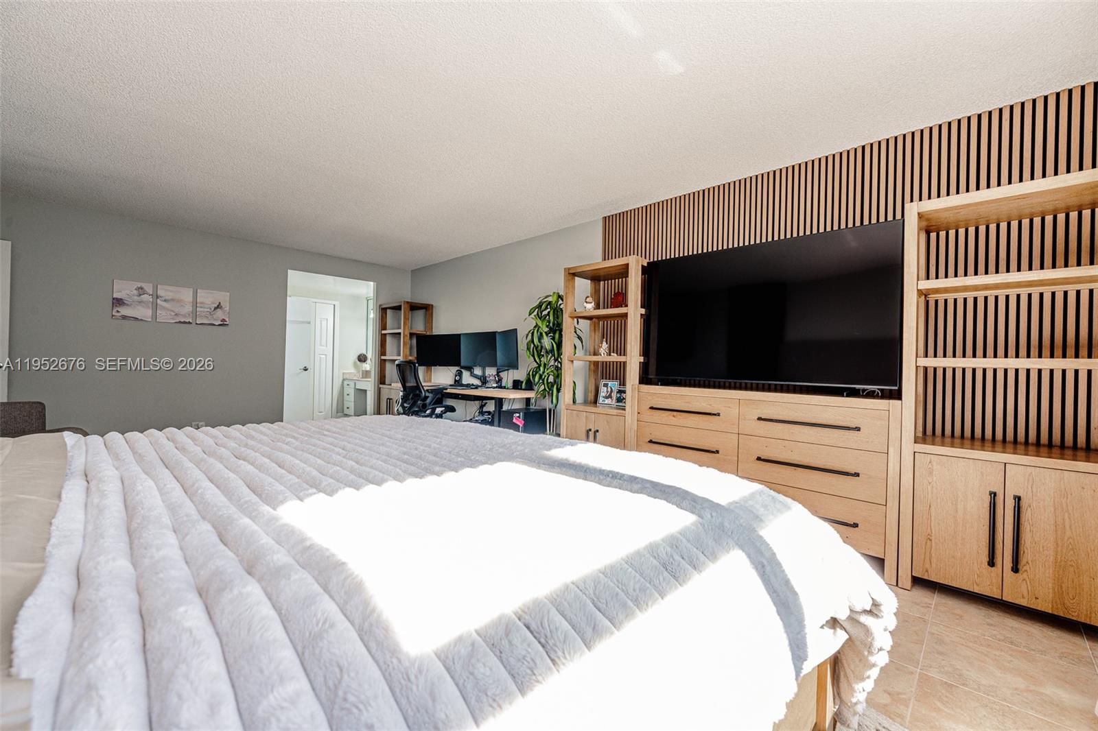 1800 NE 114th St #909 Miami, FL 33181