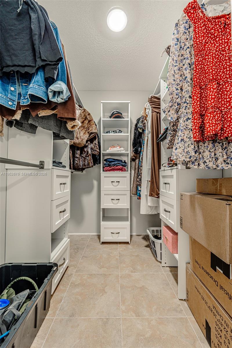 1800 NE 114th St #909 Miami, FL 33181