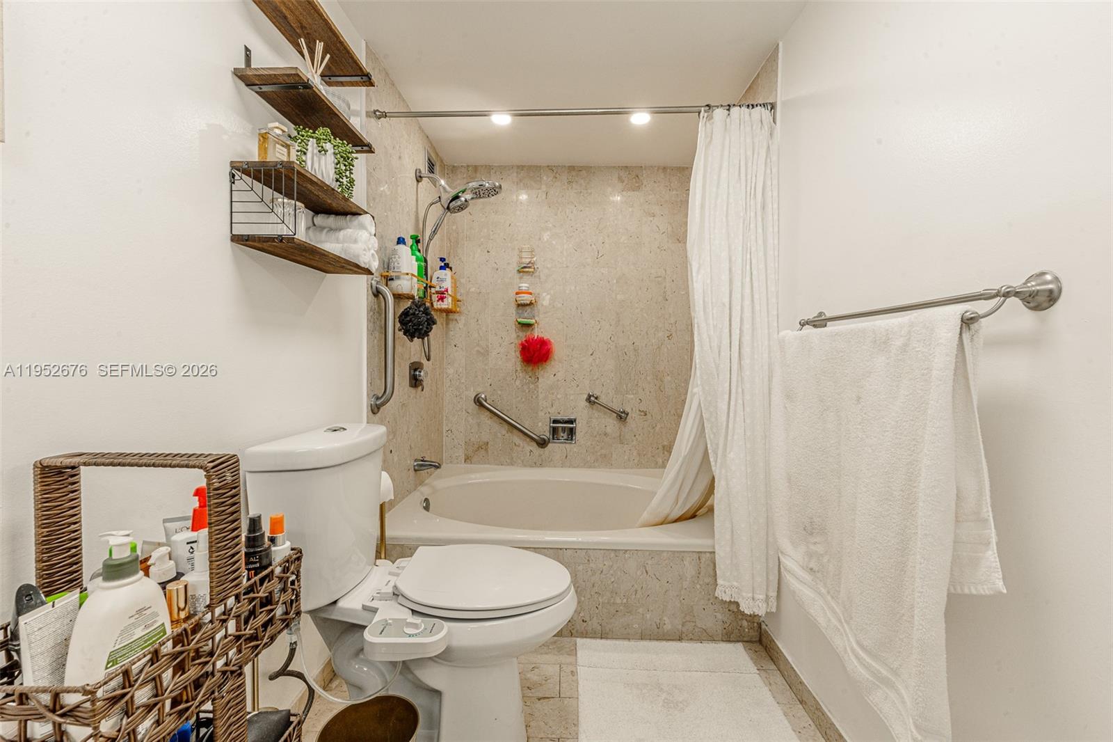 1800 NE 114th St #909 Miami, FL 33181