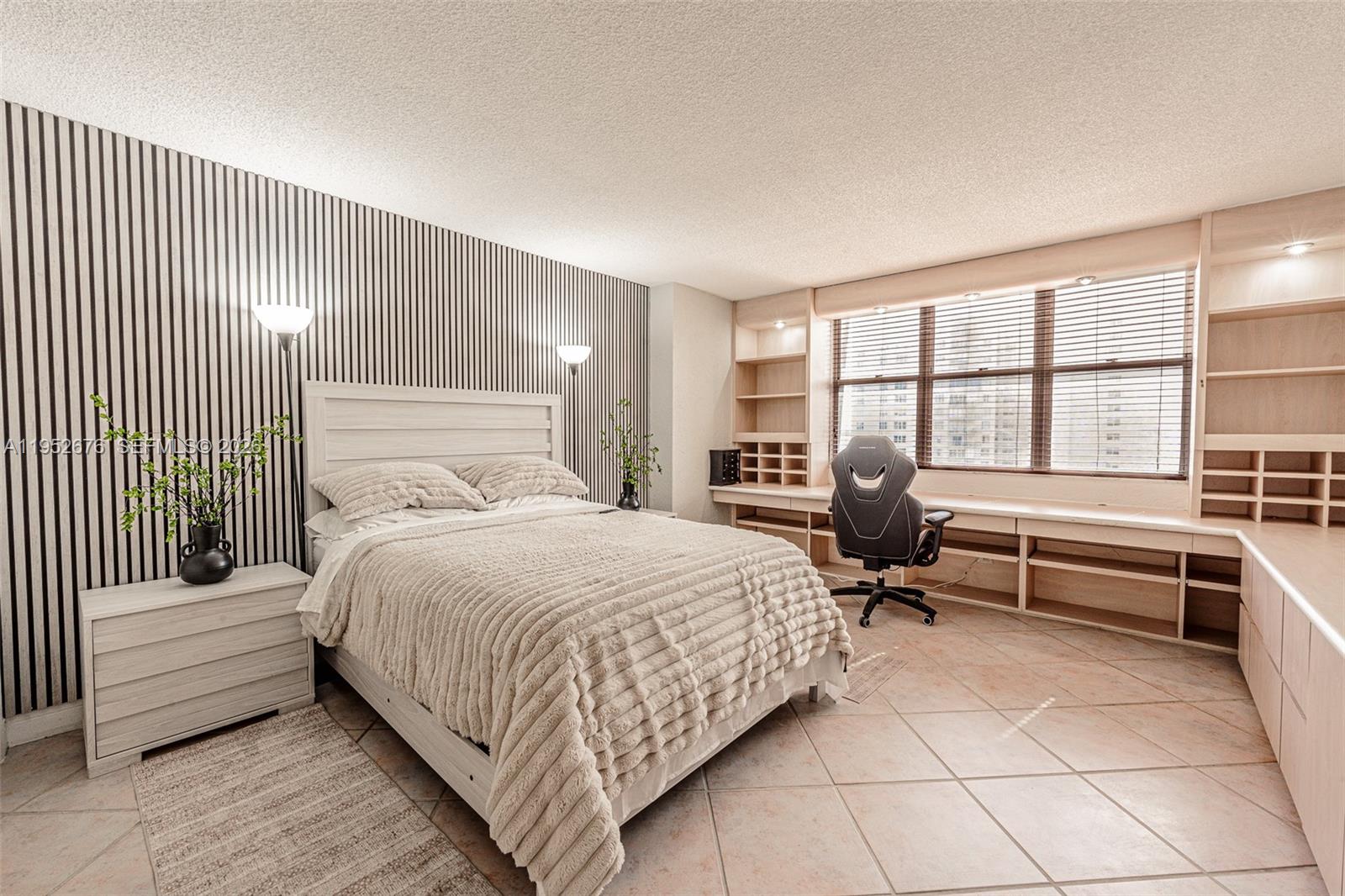 1800 NE 114th St #909 Miami, FL 33181