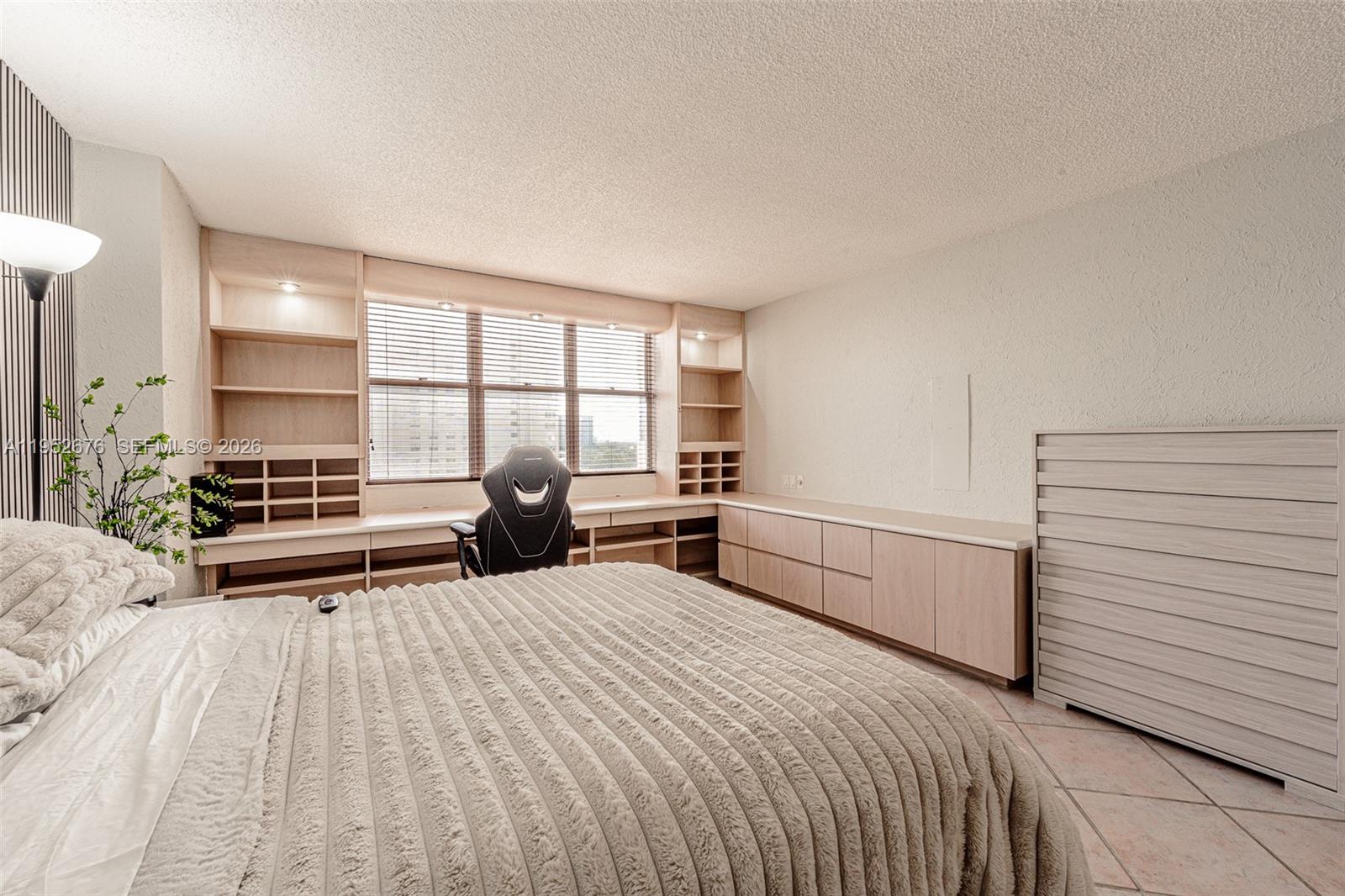 1800 NE 114th St #909 Miami, FL 33181