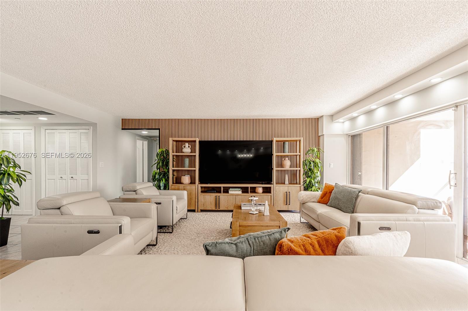 1800 NE 114th St #909 Miami, FL 33181