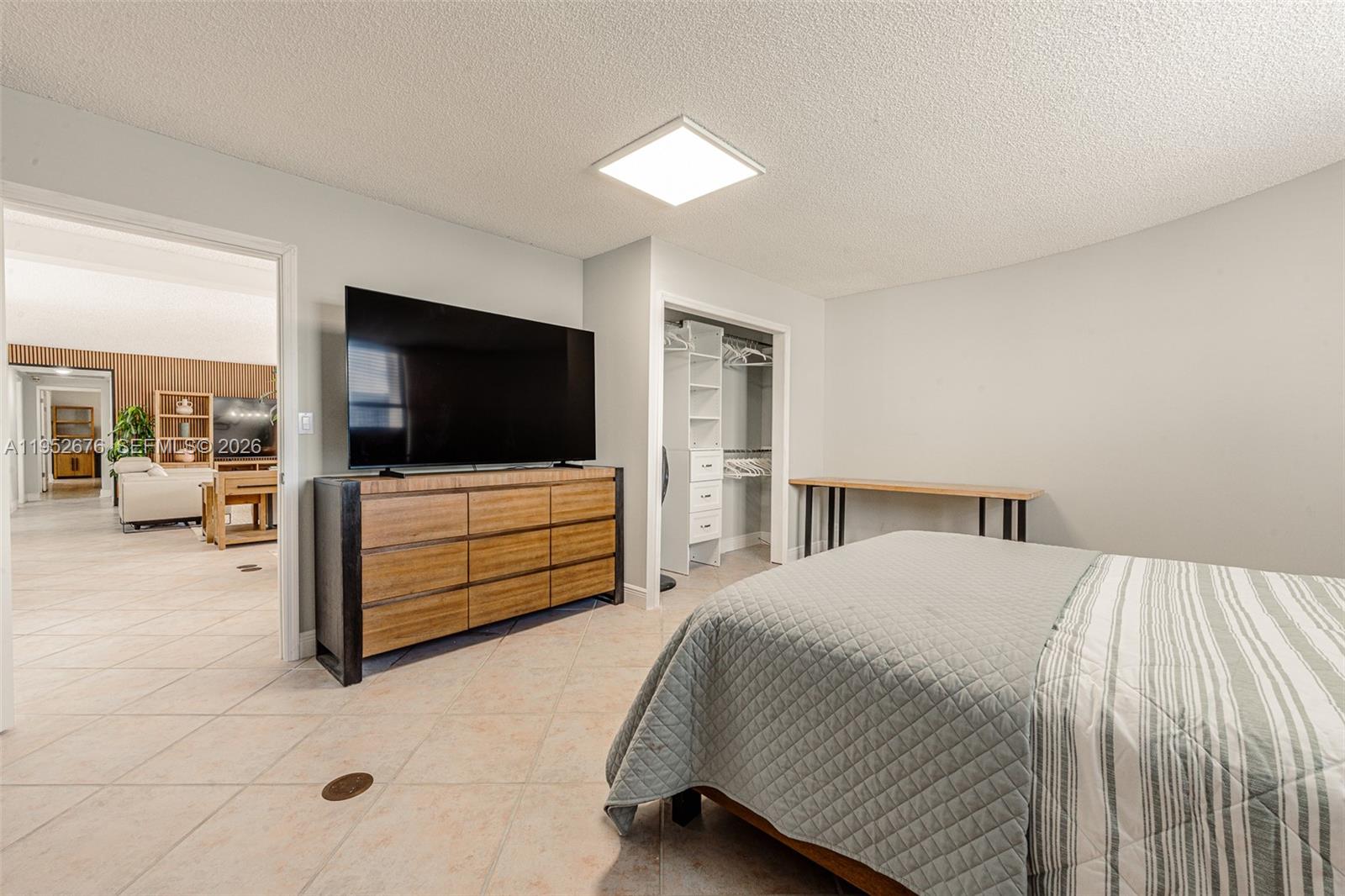 1800 NE 114th St #909 Miami, FL 33181