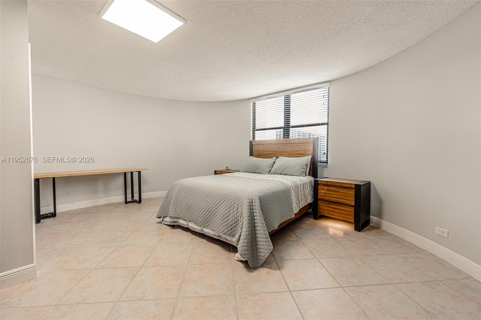 1800 NE 114th St #909 Miami, FL 33181