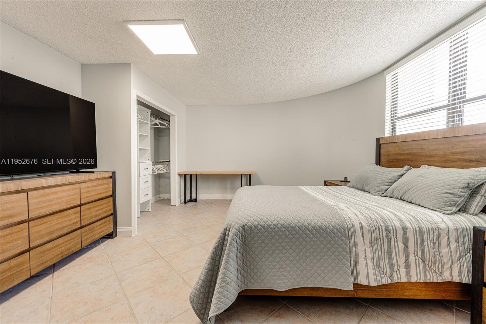 1800 NE 114th St #909 Miami, FL 33181