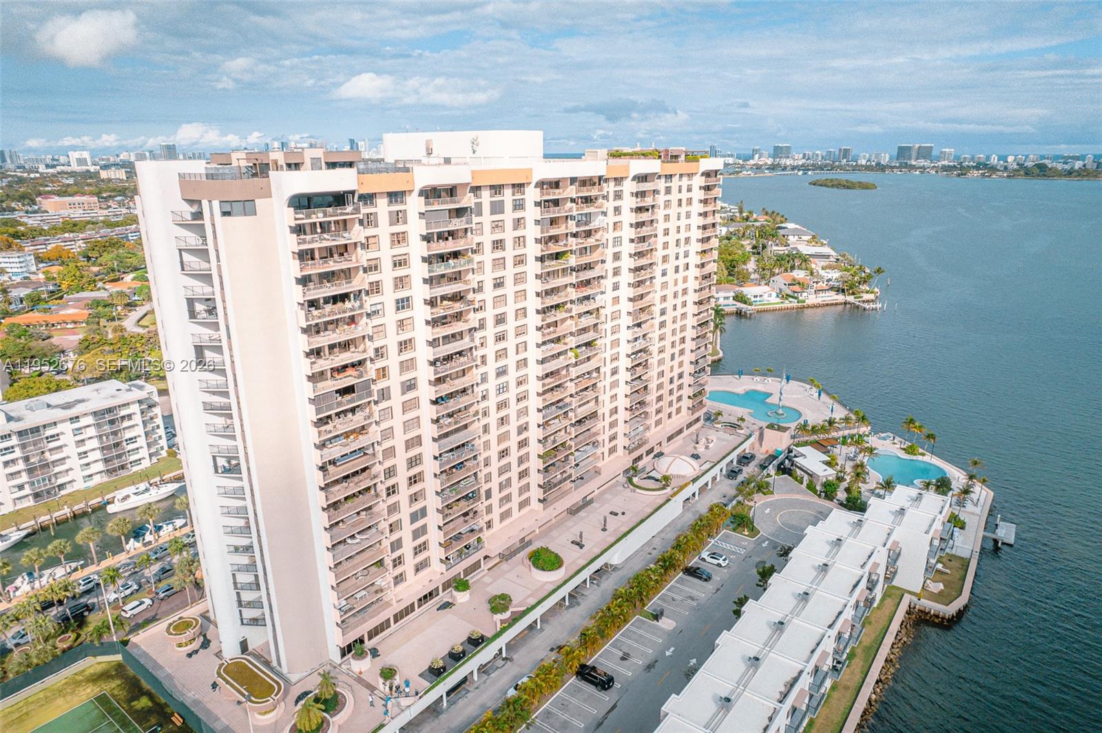 1800 NE 114th St #909 Miami, FL 33181